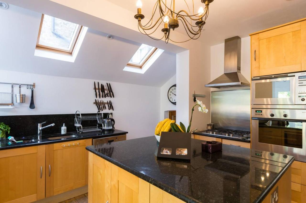 Fabulous 4-bed House In Fulham With Garden! London